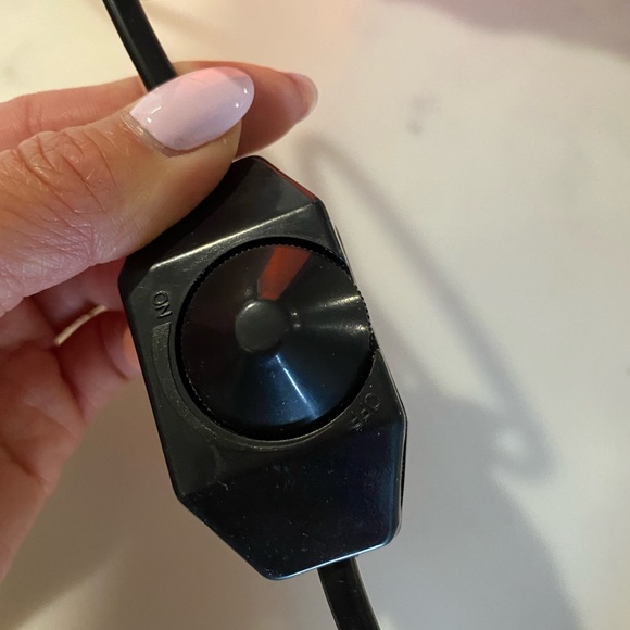 HIMALAYAN PINK SALT LAMP WITH DIMMER SWITCH / 4KG - 23cm tall - Picture 4 of 6